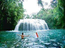 Meski tidak terlalu tinggi dan kolamnya juga tidak terlalu luas. 20 Tempat Wisata Keren Di Kalimantan Selatan Yang Pastinya Belum Pernah Anda Dengar