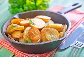 Knusprige Braterdapfeln Aus Rohen Erdapfeln Rezept Bratkartoffeln Rezepte Kartoffeln Zubereiten