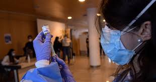 Dunque per astrazeneca non cambia nulla perché non ci sono evidenze di eventi avversi con la seconda i richiami, dopo l'estensione della finestra per la seconda dose fino a 12 settimane. Europa In Ordine Sparso Su Astrazeneca Ogni Paese Fissa Limiti Di Eta Diversi Caos Regole Anche Per Chi Deve Fare La Seconda Dose La Mappa Il Fatto Quotidiano