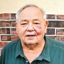 De Soto honors two grads, former wrestling coach