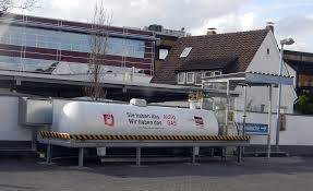 Autogas será la red de distribución minorista de combustibles mejor calificada por sus proveedores y clientes en colombia por el servicio, infraestructura y eficiencia. Car Auto Gas Tank Sie Haben Das Petrol Garage Tankstelle H Flickr