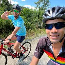 What has 8 wheels, 4 bikes, 4 faguettes, and a lot of lycra? The best gay  peloton