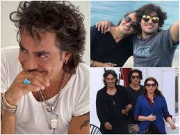 Στη νέα υόρκη για δουλειά βρίσκονται η καίτη γαρμπή και ο διονύσης σχοινάς μαζί με τον γιο τους δημήτρη. Dionyshs Sxoinas To Mystiko Poy Krataei Zwntano To Gamo Toy Me Thn Kaith Garmph