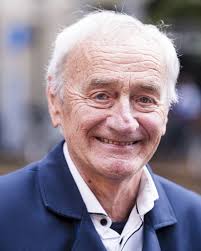 Kleinkunstenaar Karel de Rooij begint eigen podcast met buurtbewoners: 'Het  is een leerschool'