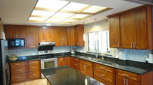 Brown varnished wood kitchen cabinet cherry cabinet kitchens beige via yourkidscloset.com. Light Cherry C C Cabinets And Granite