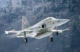 Zwischen diesen wänden konnte das wasser abgepumpt werden, wie die niederländische nachrichtenagentur anp am mittwoch berichtete. An Northrop F 5e Tiger Ii Of The Swiss Air Force Comes In For A Landing Kampfflugzeuge Fliegerei Schweizer Armee