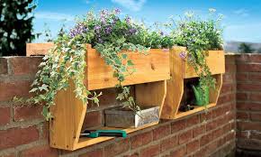Während die einen pflanzen nur vorwurfsvoll die. Blumenkasten Mit Wasserspeicher Selbst De