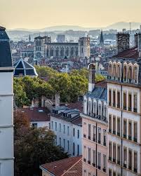 Vue De Lyon On Apercoit La Cathedrale Saint Jean Au Loin Art Day Paris Skyline Panorama