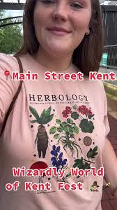 Wizardly World of Kent Fest! So sad I couldnt stay for all the vendors but  I highly recommend! #harrypotter #harrypotterfest #kentohio #wizardworld  #pumpkinpastie #foodie