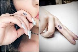 Mặt trước mang hình ảnh phi hành gia du hành qua dải thiên hà, mang lại cảm giác rất huyền bí và xa xăm. Hinh XÄƒm Nhá» Ä'áº¹p Cho Nam á»Ÿ Cá»• Tay Cho Nam Nhá»¯ng Hinh XÄƒm Nhá» Ä'áº¹p Va Y NghÄ©a Cho Nam