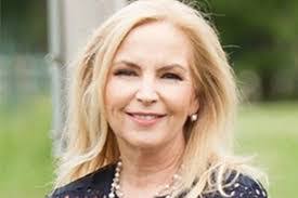 Jane Hanlon's Instagram, Twitter & Facebook