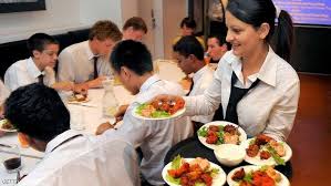 10 تصرفات تزعج النادل لا تقوموا بها مجلة سيدتي