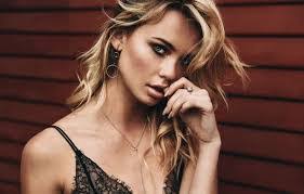 Amber Davis's Instagram, Twitter & Facebook