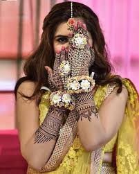 Pictures Which You Can Pose For At Your Mehndi Function Mehndi Function Mehendi Photography Bridal Mehndi Designs