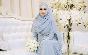 Memiliki kwalitas yang terbaik dan didukung dengan koleksi baju yang terkini yang . 12 Inspirasi Gaun Pengantin Muslimah Syar I Yang Tetap Menutupi Dada Sontek Yuk