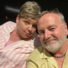 Hiya! Can anyone recommend a dog groomers please in central Folkestone?  Thanks in advance 🐶🫶🏻