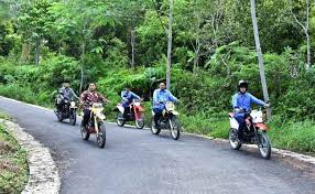 Shanghai, kompas.com — dua pria china melakukan kecurangan yang tidak biasa agar bisa memenangi perlombaan balap merpati di shanghai. Keren Bupati Trenggalek Naik Trail Tinjau Pembangunan Jalur Selatan