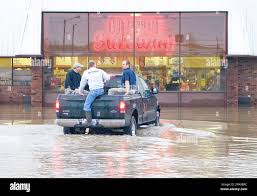 From left, Sureway manager Tim Berry, Marty Goodman and store supervisor Mike  Paulsen give a lift through the high water surrounding their store, Friday,  April 4, 2008 in Madisonville, Ky. after an