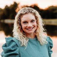 Elizabeth Capp's Instagram, Twitter & Facebook