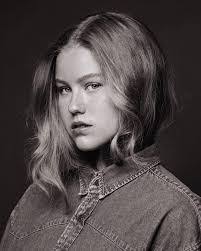 Nora Metz's Instagram, Twitter & Facebook