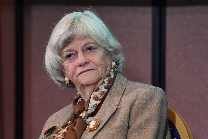 Ann Widdecombe hit 21 times with hammer; prosecutors say video shows  lawmaker's murder