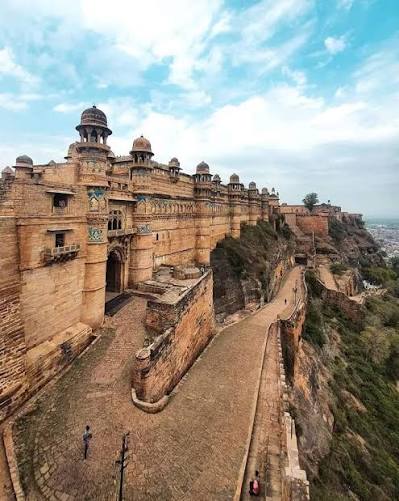 Samudra Mahal at worli mumbai. A lost palace by the sea of scindias of gwalior. #gwalior #scindia #samudra #mahal #worli #mumbai https://gwaliorplus.com/samudra-mahal-at-worli-mumbai-a-lost-palace -of-gwalior-by-the-sea/
