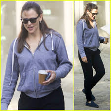 Violet, 15, seraphina, 12 and samuel, 9. Jennifer Garner Checks Out The Construction On Her Home In L A Jennifer Garner Just Jared