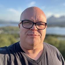 Lorraine Edwards (@Imp67Lorraine)