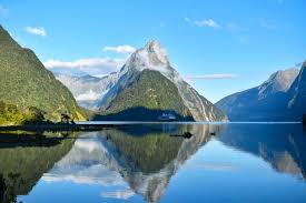 It is located in the south pacific ocean to the southeast of australia, south of new caledonia, fiji and tonga islands. New Zealand In Pictures 15 Beautiful Places To Photograph Planetware