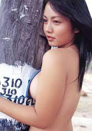 磯山さやか セクシー 横乳 巨乳 ビキニ 水着 脱ぎかけ エロかわいい画像8アイドルおかず画像掲示板Eカップスマホ版