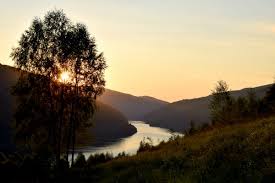 Prognoza meteo zilnica pe urmatoarele zile (nedetaliata pe ore) prezinta urmatoarele informatii: Poiana MÄƒrului Povestea PictatÄƒ Din Inima MunÈ›ilor È›arcu