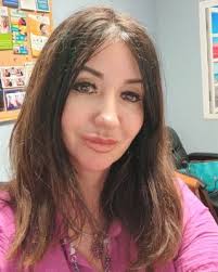 Betty Lemos's Instagram, Twitter & Facebook