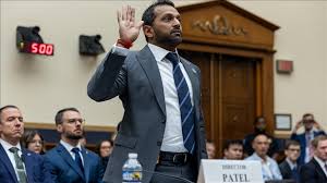 Giám đốc FBI bị các nghị sĩ đảng Dân chủ chất vấn gay gắt về hồ sơ Epstein trong phiên điều trần tại Hạ viện.