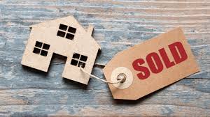 How to Sell Your House With a Realtor [9 Key Steps]