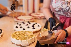 Știți și voi acea perioadă din an în care trecem pe o listă zeci de rezoluții care nu vor fi duse până la bun sfârșit niciodată? Ziua De Cluj Catering Cu Produse Locale O TanÄƒrÄƒ RevoluÅ£ioneazÄƒ Mancarea Pentru Ocazii Speciale Cu Tarte Pateuri Si Branzeturi A La Cluj