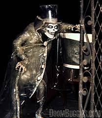 The Haunted Mansion S Hatbox Ghost Disneyland Disney Haunted Mansion Hatbox Ghost Haunted Mansion Disneyland