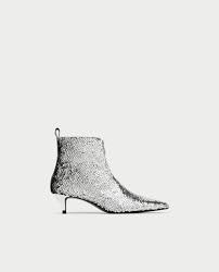 La bottine, l'indispensable qui se conjugue à toutes les saisons. Bottines A Talons A Paillettes Chaussure Bottines Bottine Talon