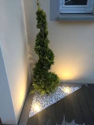 30 Diy Ideen Fur Beleuchtung In Der Nachtlandschaft Mit Aussenleuchten Bran Aussenleuchten In 2020 Backyard Landscaping Designs Modern Front Yard Backyard Lighting