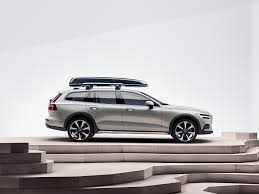 The dynamic v60 estate is a versatile estate car designed for life and every family. Der Dynamische Volvo V60 Kombi Volvo Cars