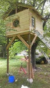 Redditor Mrbuildit Has Built A 300 Diy Treehouse For His Family Tree House Diy Tree House Designs Simple Tree House