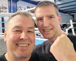 Die „Humorlosen Zwei“: Trainer Viktor Hermann & Alex Pavlov.  IBF-International Champion Middleweight, World Nr.13 IBF, Deutschlands  Nummer 8. RESPEKT für konstanten Fleiss !!