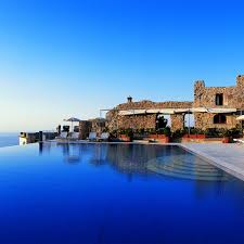 The 10 Best Swimming Pools At Honeymoon Resorts Dream Vacation Spots Honeymoon Resorts Cool Swimming Pools