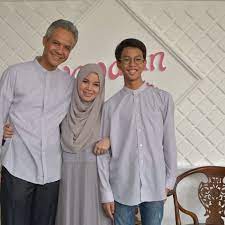 Ganjar pranowo bersama siti atiqoh supriyanti. 10 Potret Manis Ganjar Pranowo Dan Istri Bikin Iri