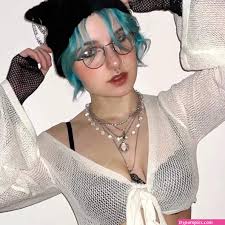 Lyracrowo Onlyfans leaks - explicit porn pics revealed