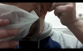 La carta forno ci ha cambiato la vita e ha risolto anche il problema di cucinare con pochi grassi per tutti coloro che non hanno ceduto al fascino della carta forno, perché ritengono che il foglio di carta così come burro e farina sostituiscono la carta forno nelle preparazione di dolci, usare l'olio è. Efficace Mascherina Carta Forno Non Una Bufala Ma Servono Precisazioni