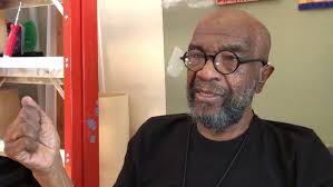 Tim McFarlane: Abstract artist uses creativity to make stunning art pieces 