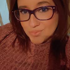 Who sells handmade rocking chairs with Texas-shaped backrests at  Lumberton's Farmers Market?