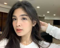 Her birthday, what she did before fame, her family life, fun trivia facts, popularity her parents separated because of a long distance relationship. Heaven Peralejo Instagram Live Stream 23 December 2019