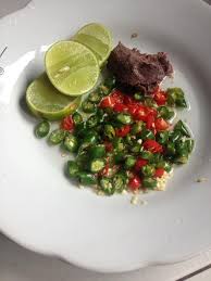 Masukkan sambal belacan ke dalam bekas. Resepi Mudah Je Sambal Belacan Picit Belacan Cili Facebook