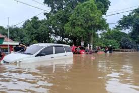Bencana banjir terjadi karena hujan yang mengguyur dalam durasi panjang sejak malam pergantian tahun, selasa (31/12/2019) malam. Peneliti Risiko Banjir Di Jakarta Meningkat Hingga 400 Pada 2050 Semua Halaman National Geographic